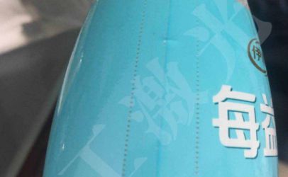 武漢三工激光打標機在果汁飲料熱封標簽上的多功能應(yīng)用